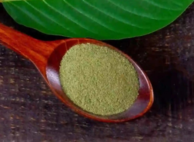 lžíce s kratomem